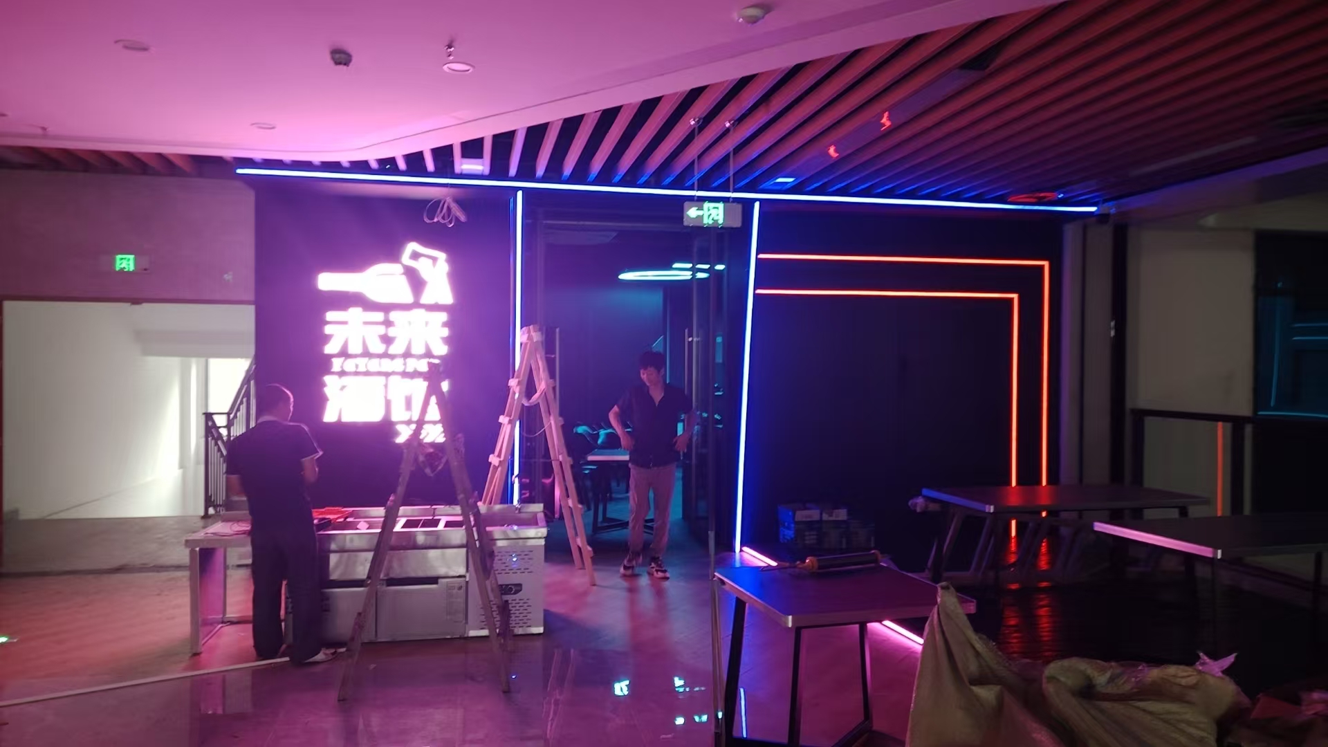 新都捷贝通未来酒馆门头设计(图2)