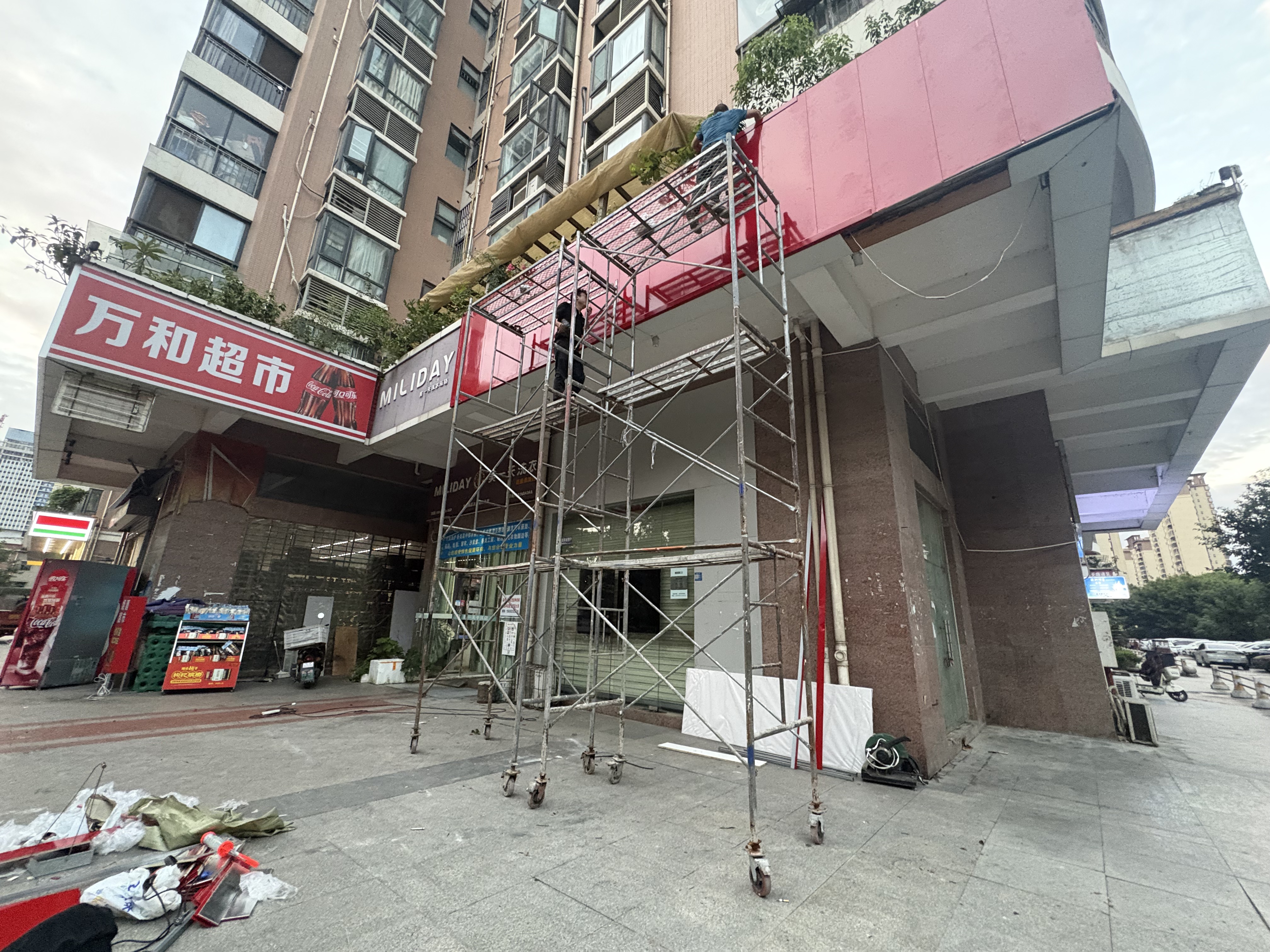 御城联想百应复合板+20厚PVC裱钢化膜(图9)