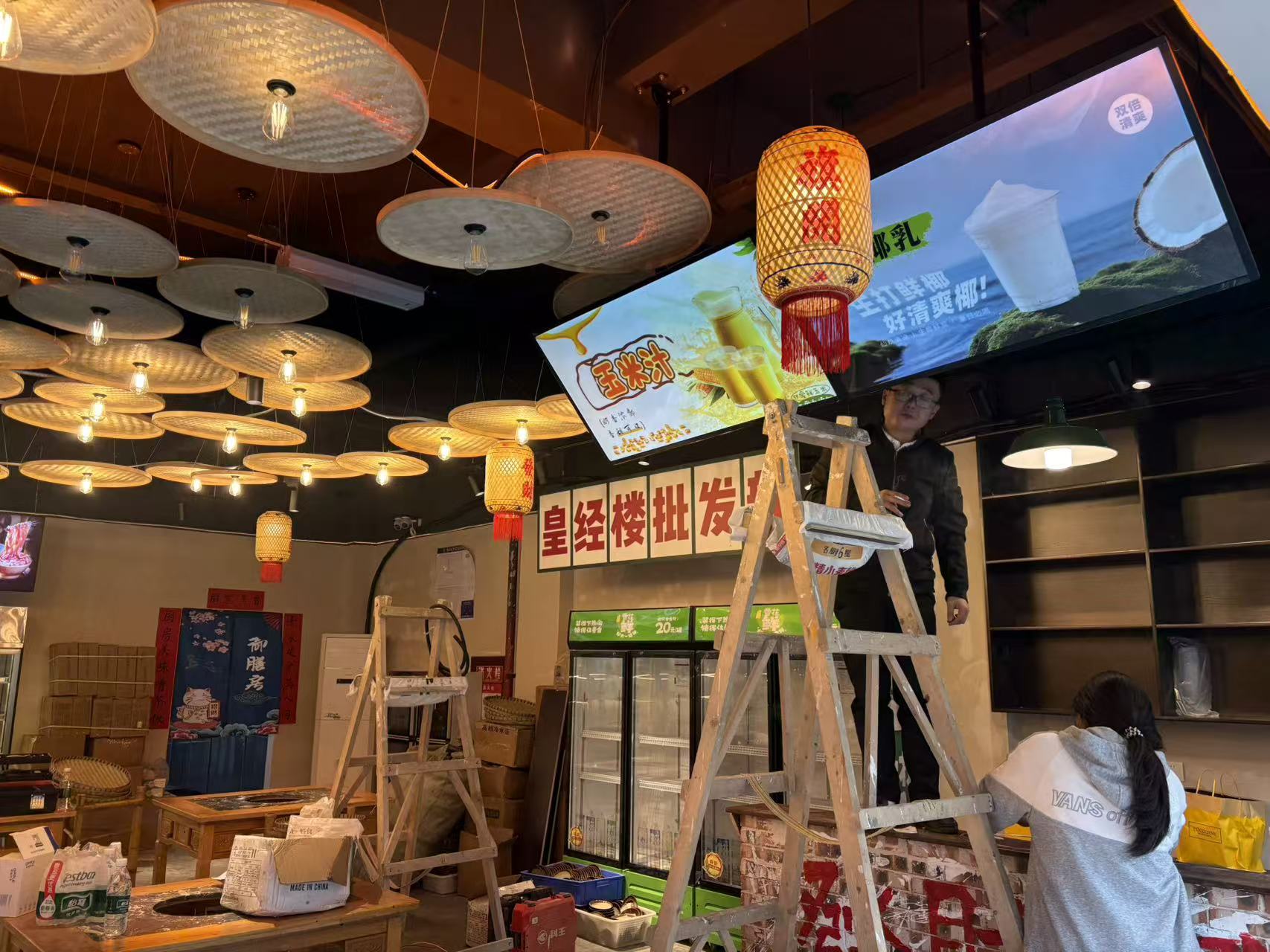 锅关斩酱火锅食堂(皇经楼店)软装设计安装(图1)