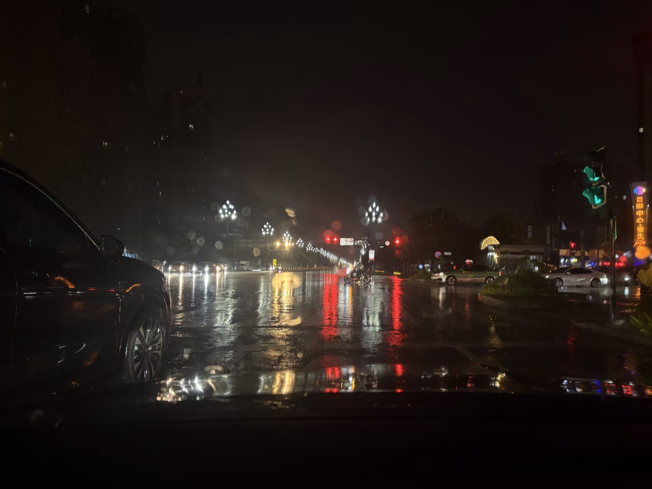 久违的大雨,终于有点点降温了
